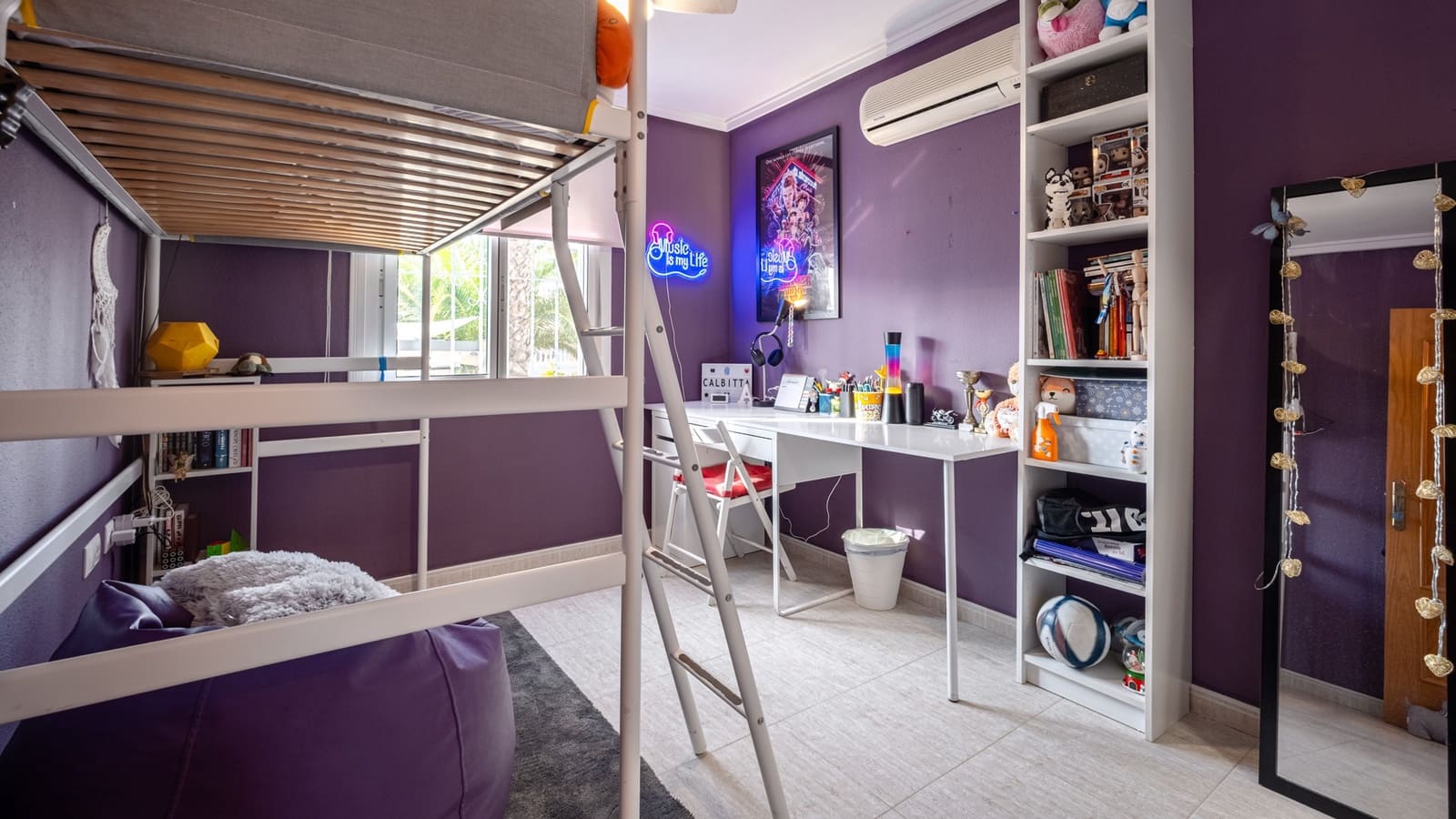 6 makuuhuone Huvila myytävänä paikassa Santa Pola mukana uima-altaan - 550 000 € (Ref: 9657916)