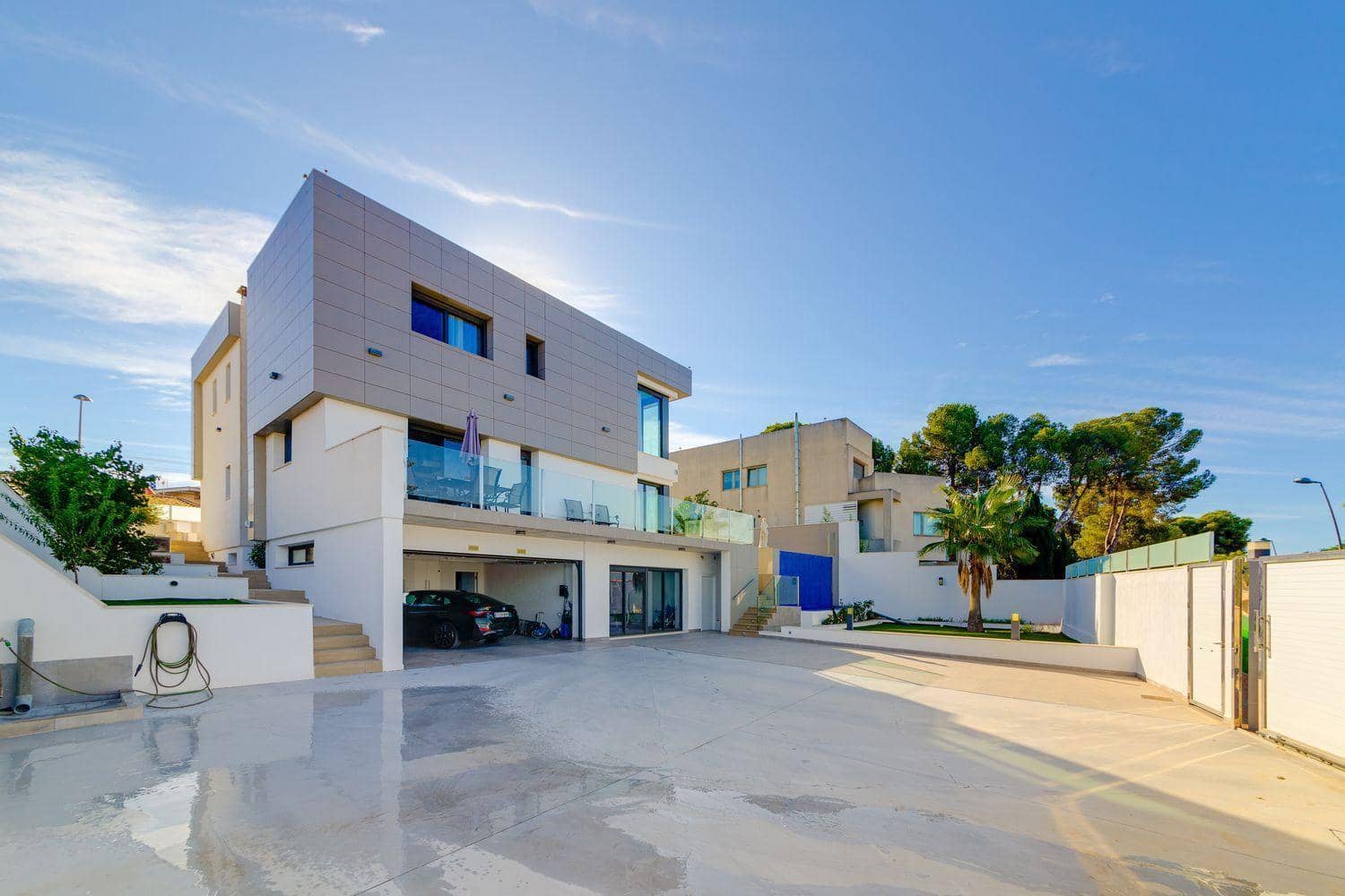 3 soverom Villa til salgs i Torrevieja med garasje - € 1 275 000 (Ref: 9657923)