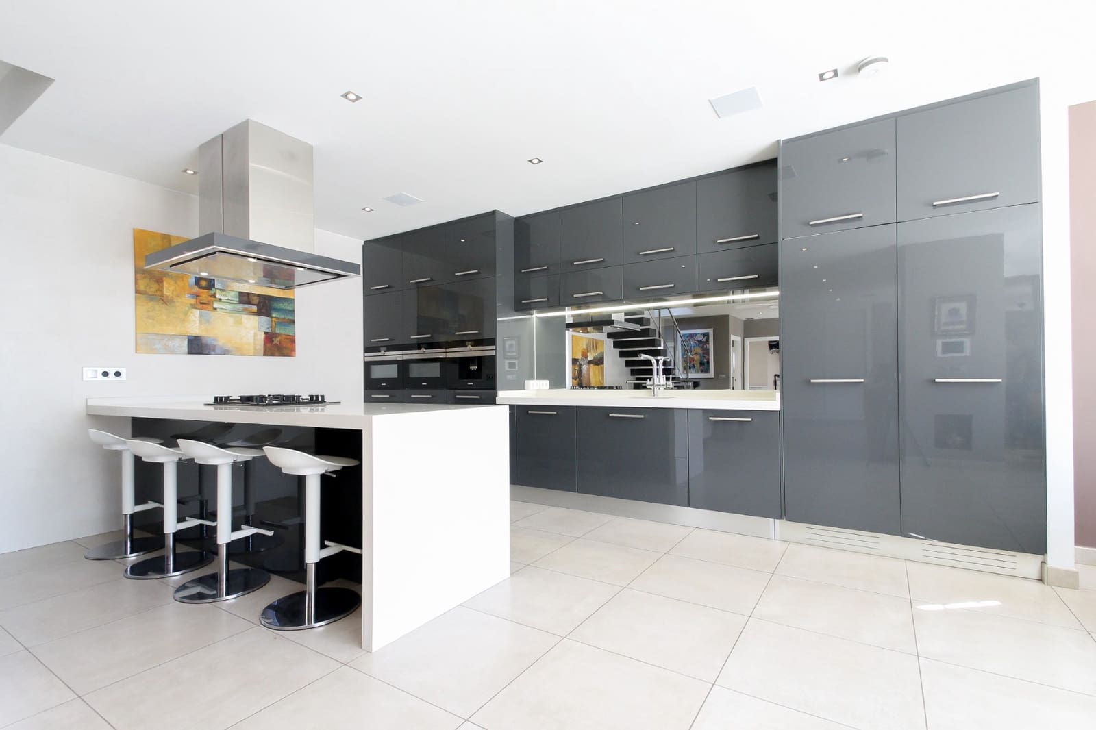 4 bedroom Villa for sale in Torrevieja with pool garage - € 1,075,000 (Ref: 9657926)