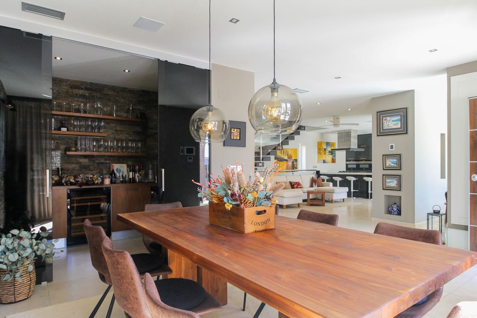 4 bedroom Villa for sale in Torrevieja with pool garage - € 1,075,000 (Ref: 9657926)