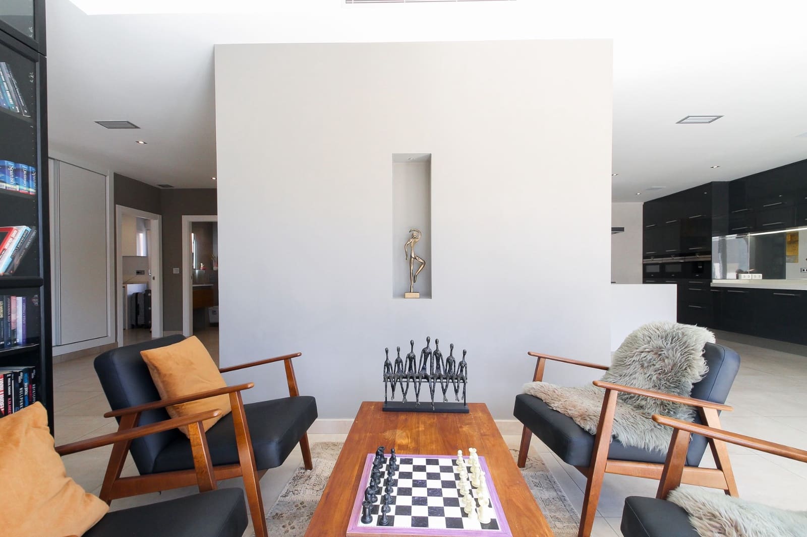 4 bedroom Villa for sale in Torrevieja with pool garage - € 1,075,000 (Ref: 9657926)