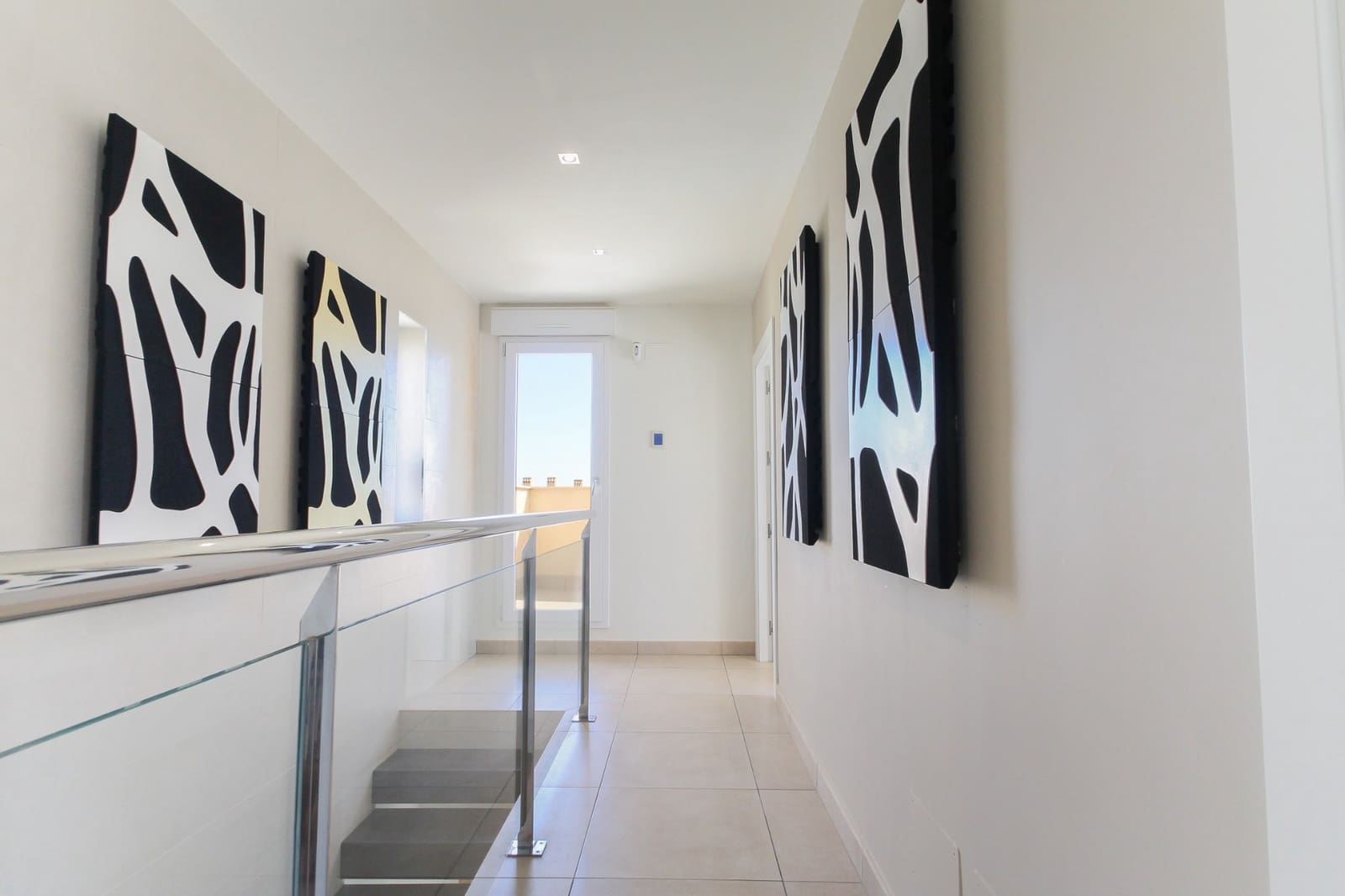 4 bedroom Villa for sale in Torrevieja with pool garage - € 1,075,000 (Ref: 9657926)