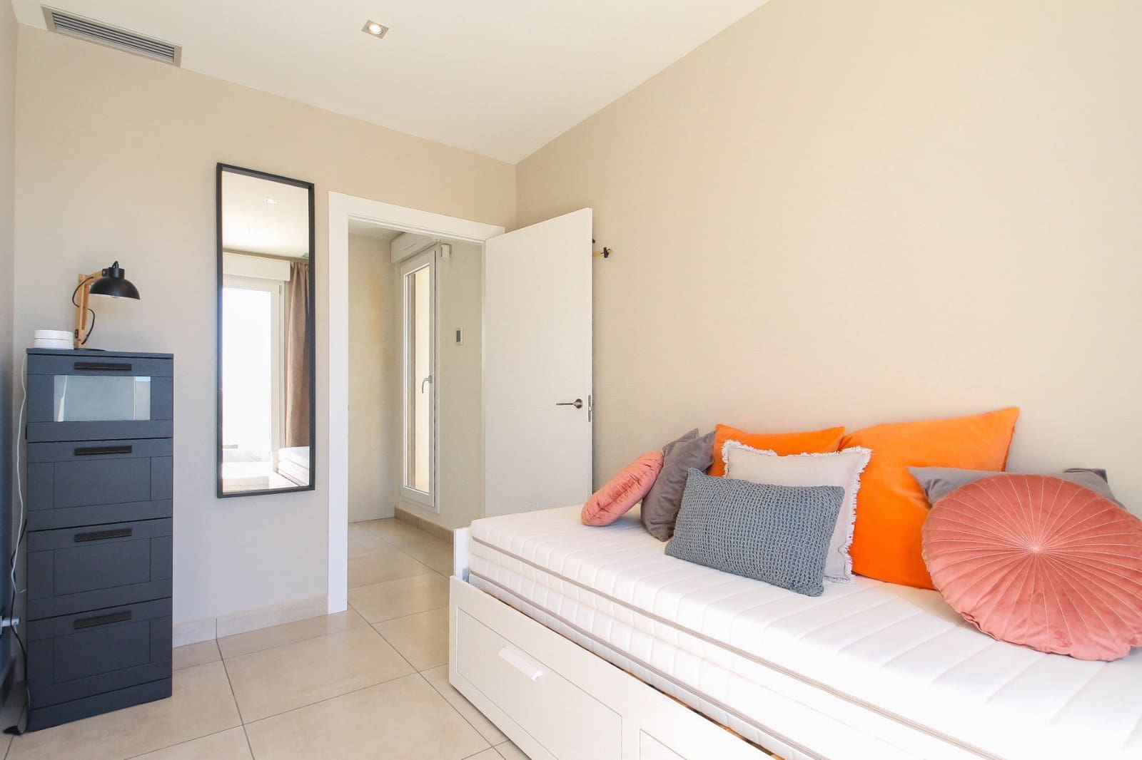 4 bedroom Villa for sale in Torrevieja with pool garage - € 1,075,000 (Ref: 9657926)