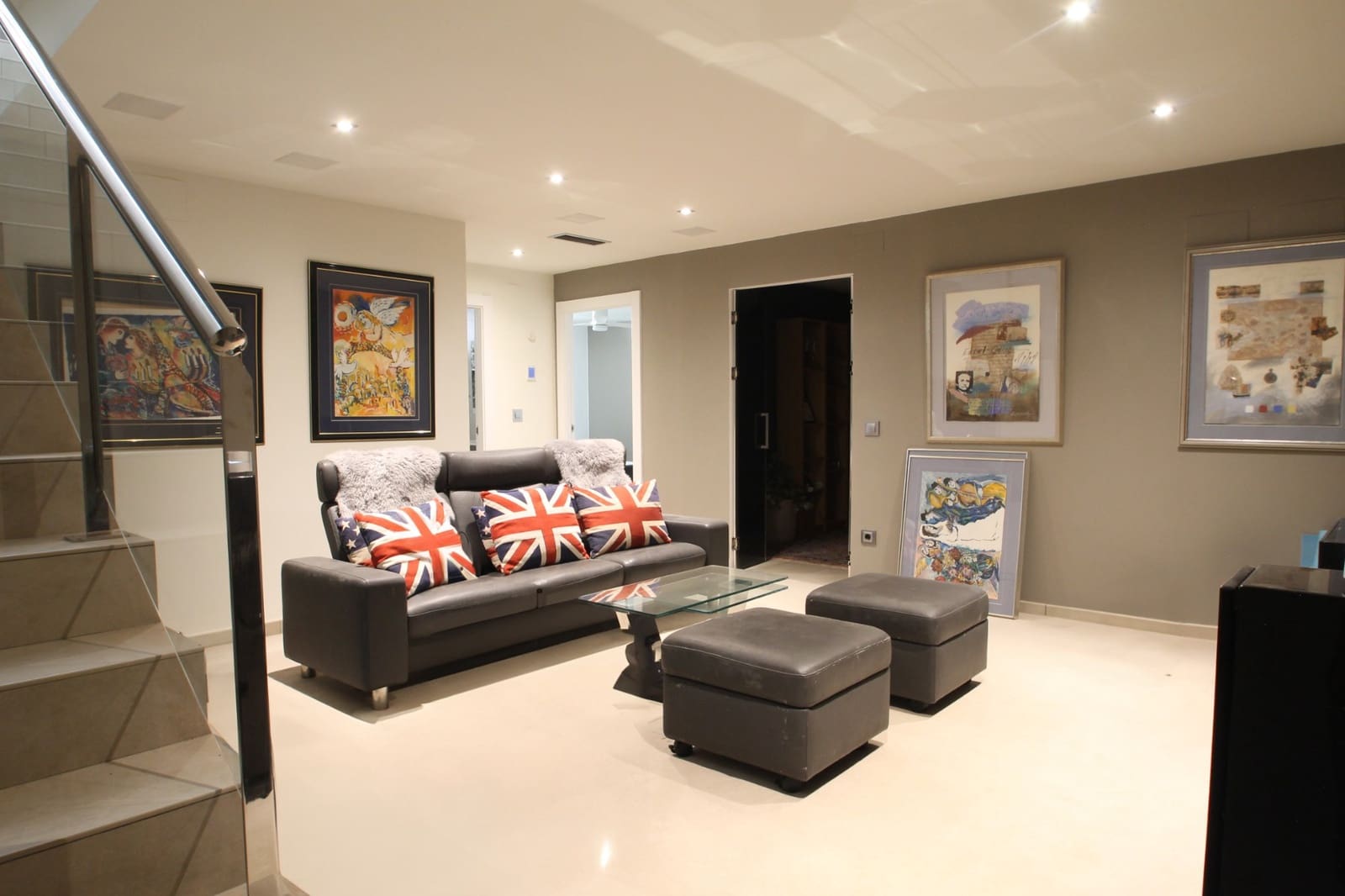 4 bedroom Villa for sale in Torrevieja with pool garage - € 1,075,000 (Ref: 9657926)