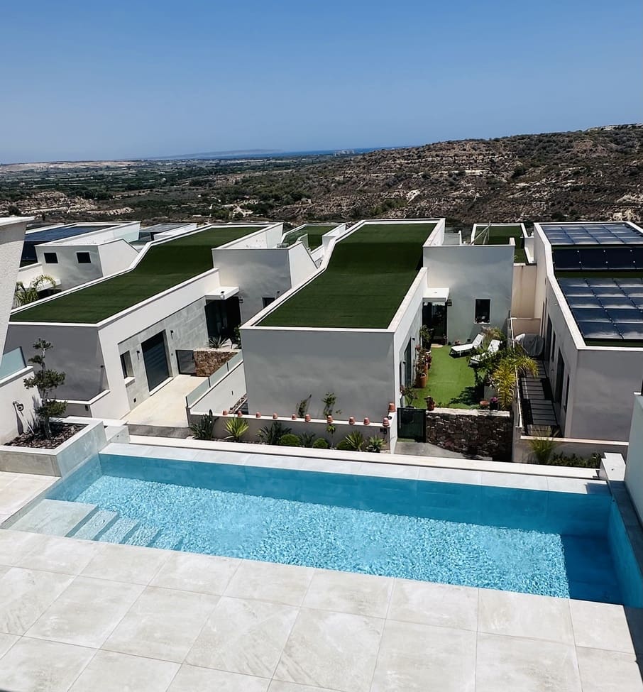 4 bedroom Villa for sale in Rojales with pool garage - € 779,000 (Ref: 9657927)