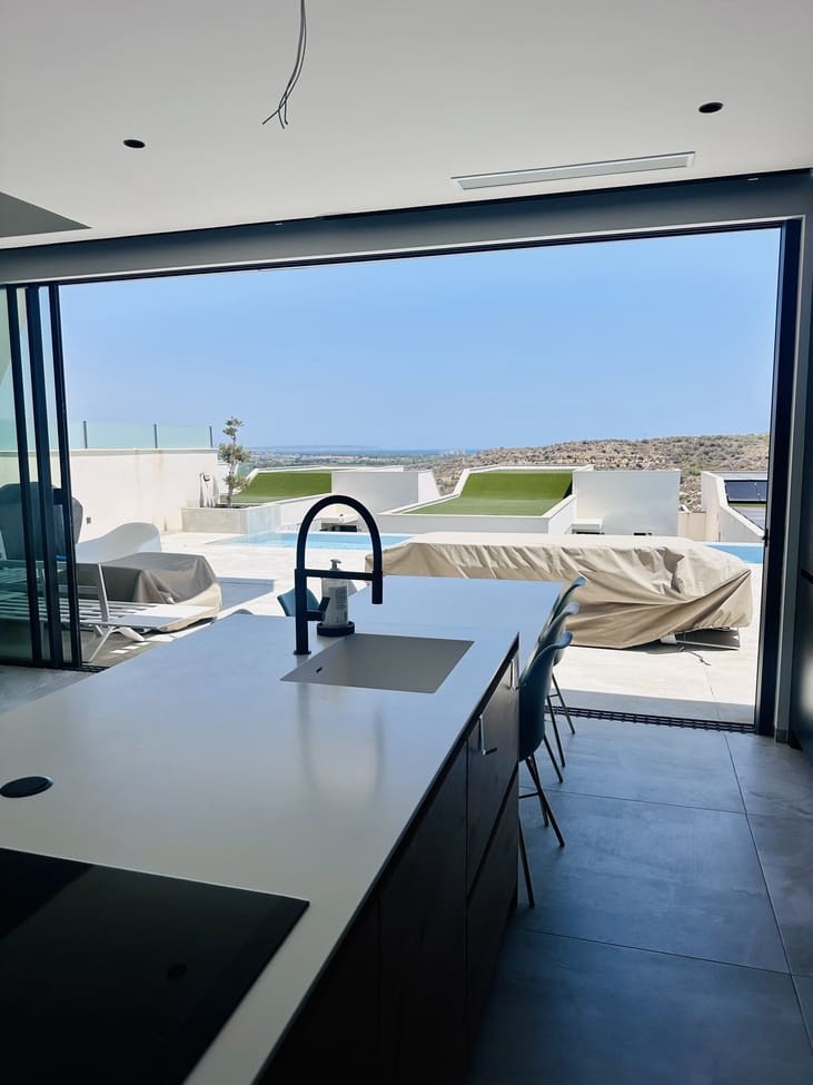 4 bedroom Villa for sale in Rojales with pool garage - € 779,000 (Ref: 9657927)