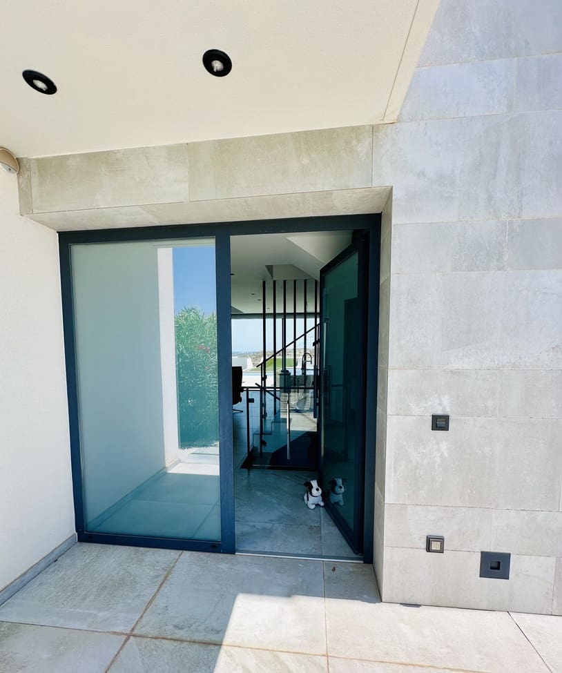 4 bedroom Villa for sale in Rojales with pool garage - € 779,000 (Ref: 9657927)