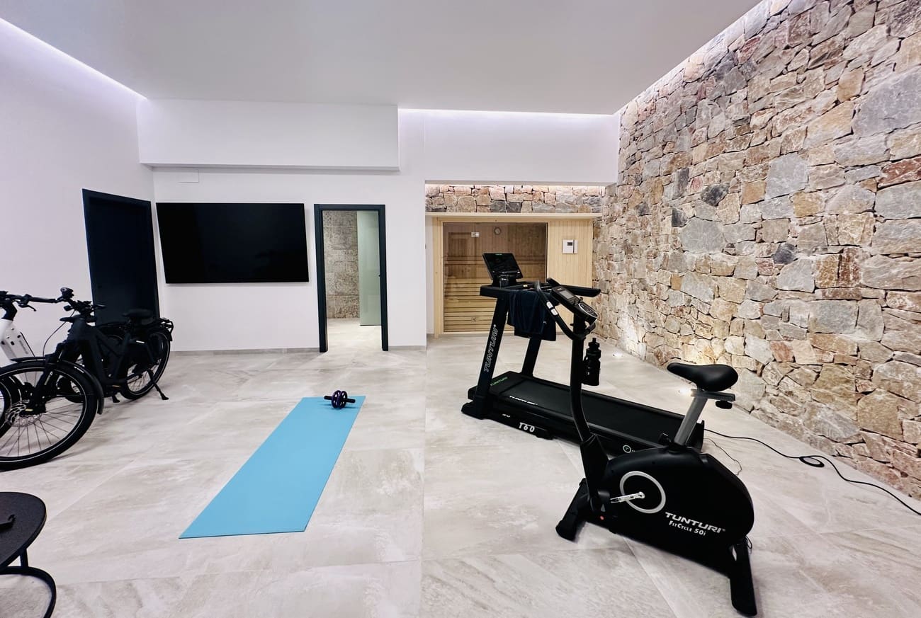 4 bedroom Villa for sale in Rojales with pool garage - € 779,000 (Ref: 9657927)