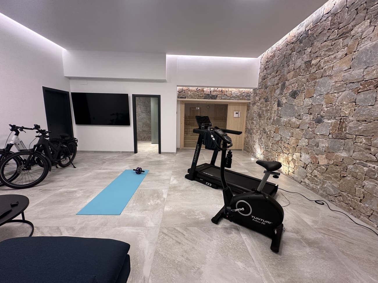 4 bedroom Villa for sale in Rojales with pool garage - € 779,000 (Ref: 9657927)