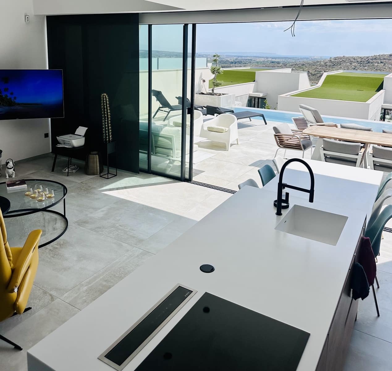 4 bedroom Villa for sale in Rojales with pool garage - € 779,000 (Ref: 9657927)