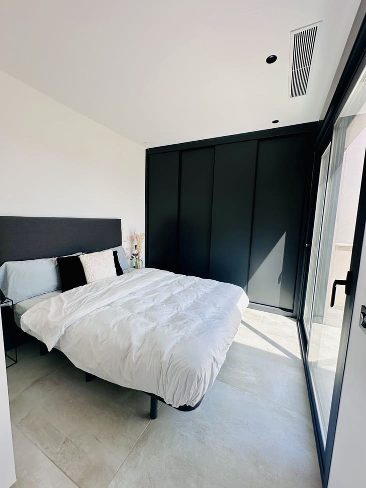 4 bedroom Villa for sale in Rojales with pool garage - € 779,000 (Ref: 9657927)