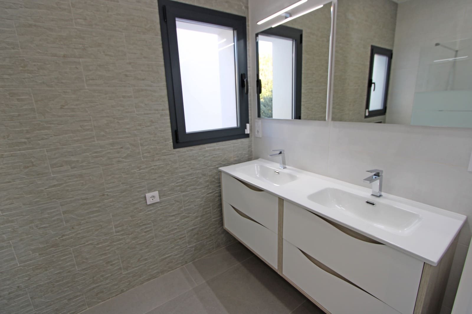 3 bedroom Villa for sale in Orba with pool - € 1,400,000 (Ref: 9657929)