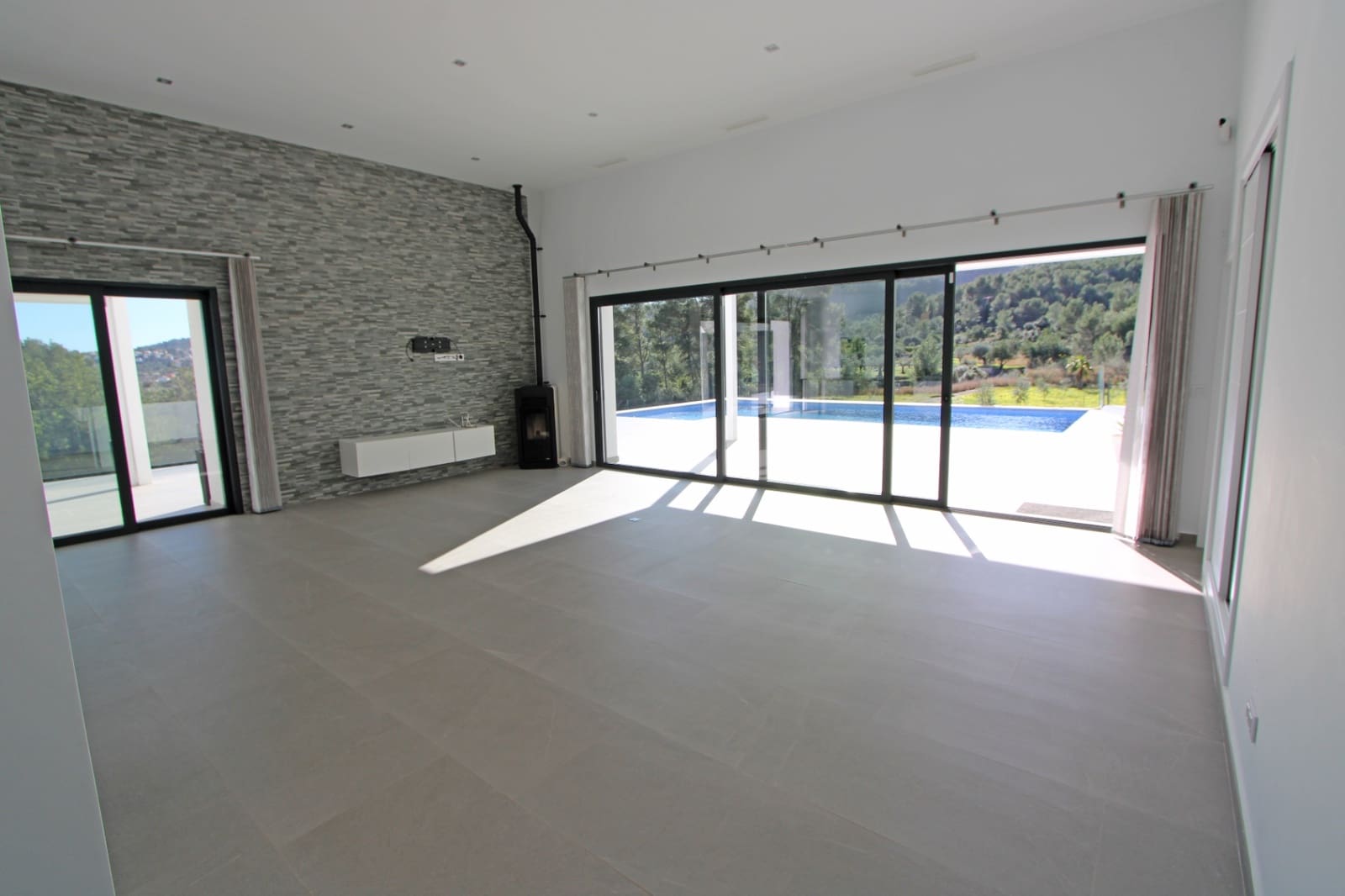 3 bedroom Villa for sale in Orba with pool - € 1,400,000 (Ref: 9657929)