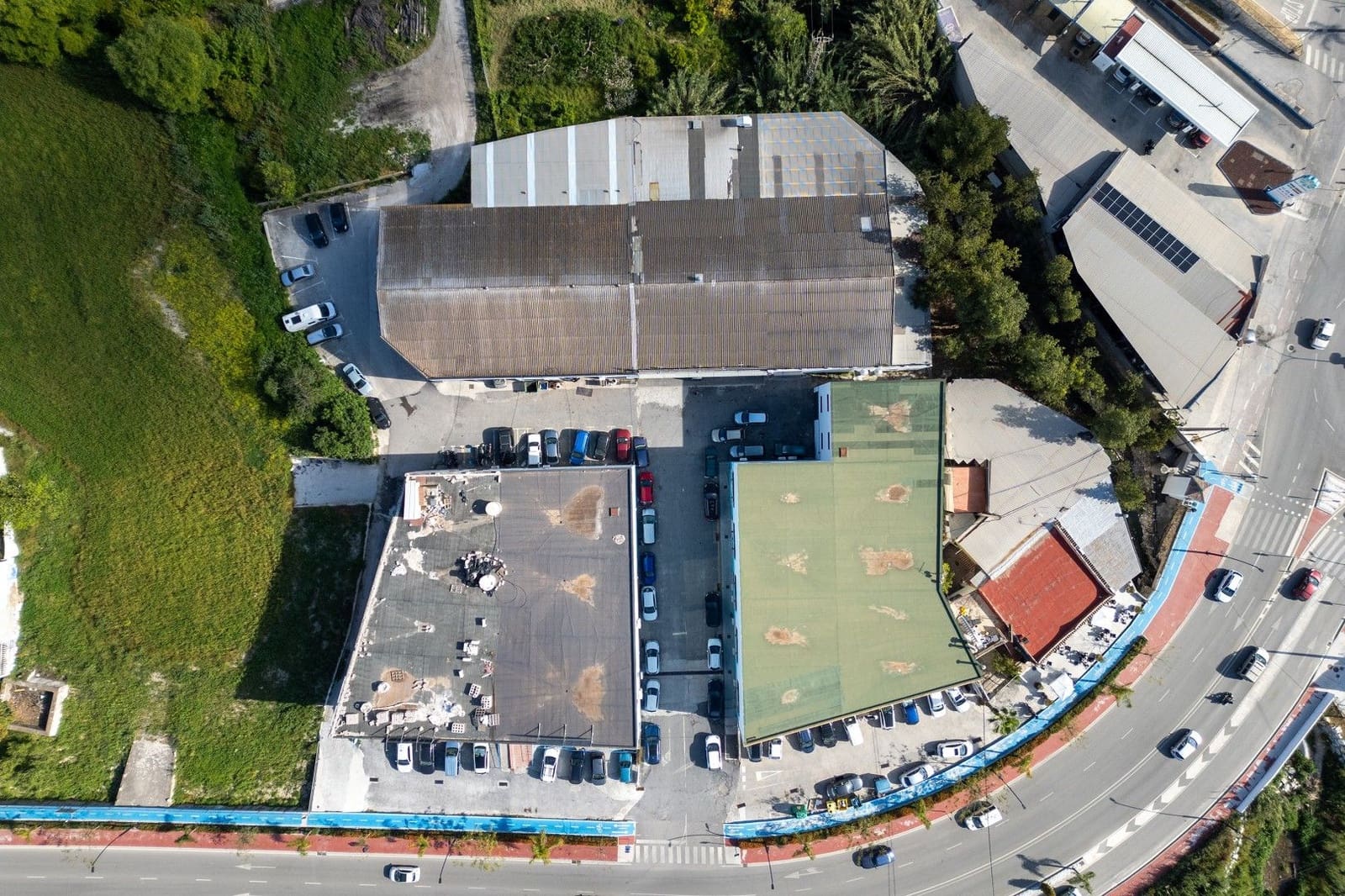 Kaupallinen myytävänä paikassa Coin - 1 950 000 € (Ref: 9657931)