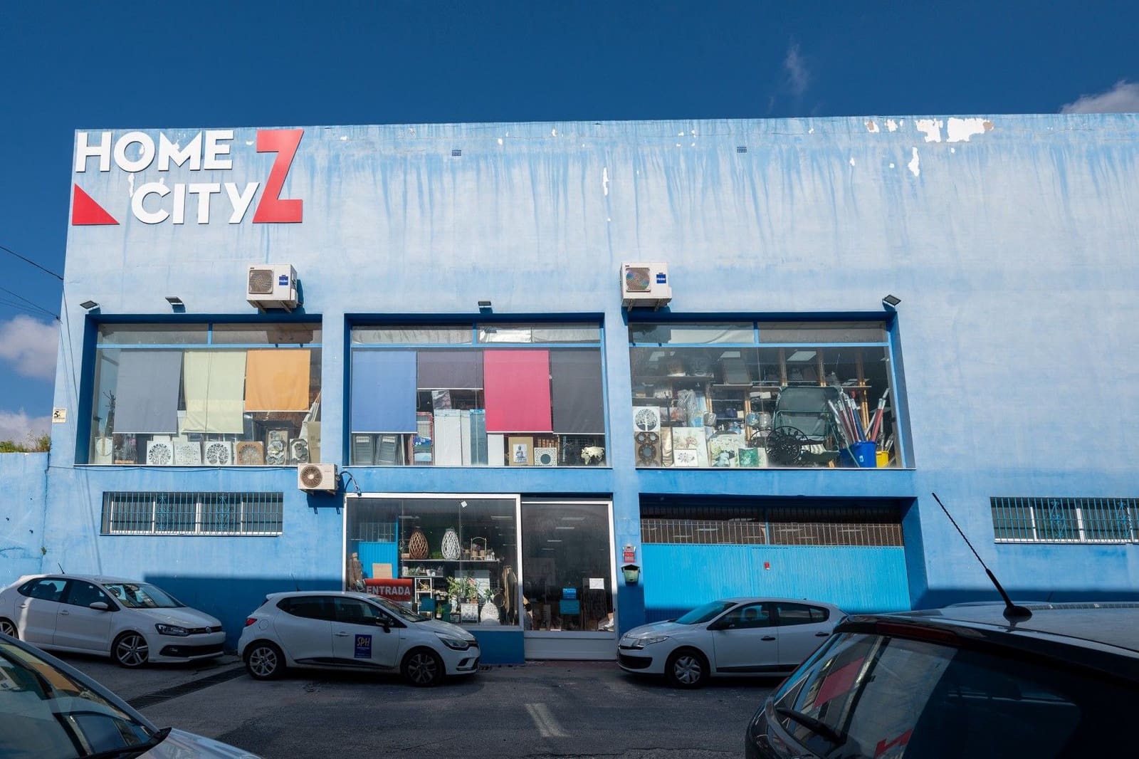 Kaupallinen myytävänä paikassa Coin - 1 950 000 € (Ref: 9657931)