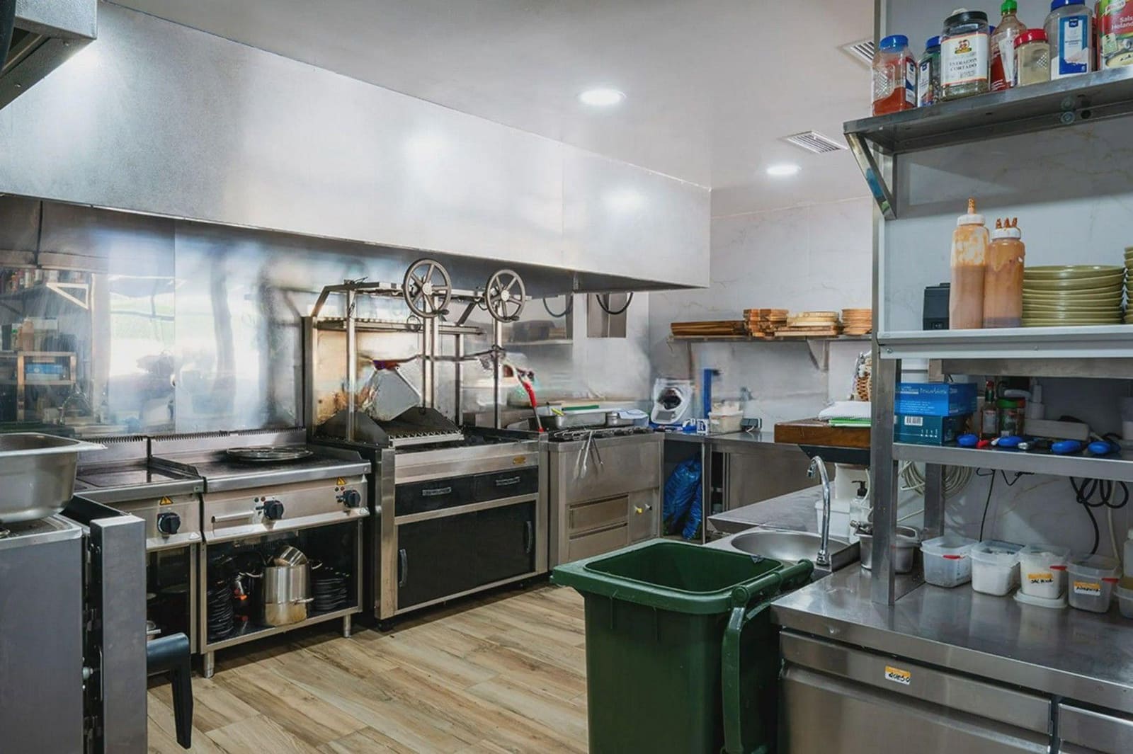 Kommersiell til salgs i Mijas - € 990 000 (Ref: 9657932)