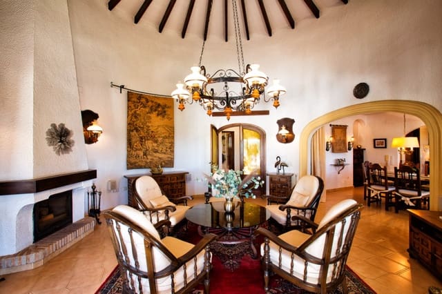 3 slaapkamer Villa te koop in Benissa met zwembad - € 1.200.000 (Ref: 9657940)