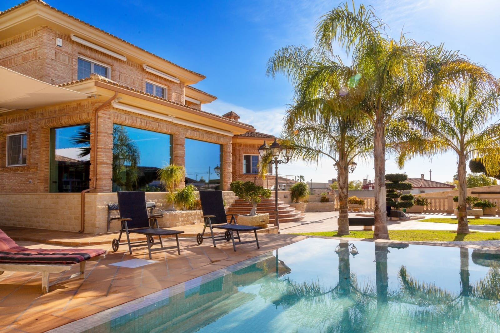 4 makuuhuone Huvila myytävänä paikassa San Vicente / Sant Vicent del Raspeig mukana uima-altaan 
autotalli - 939 000 € (Ref: 9657945)