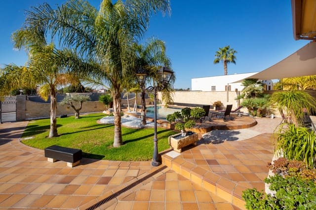 4 makuuhuone Huvila myytävänä paikassa San Vicente / Sant Vicent del Raspeig mukana uima-altaan 
autotalli - 939 000 € (Ref: 9657945)