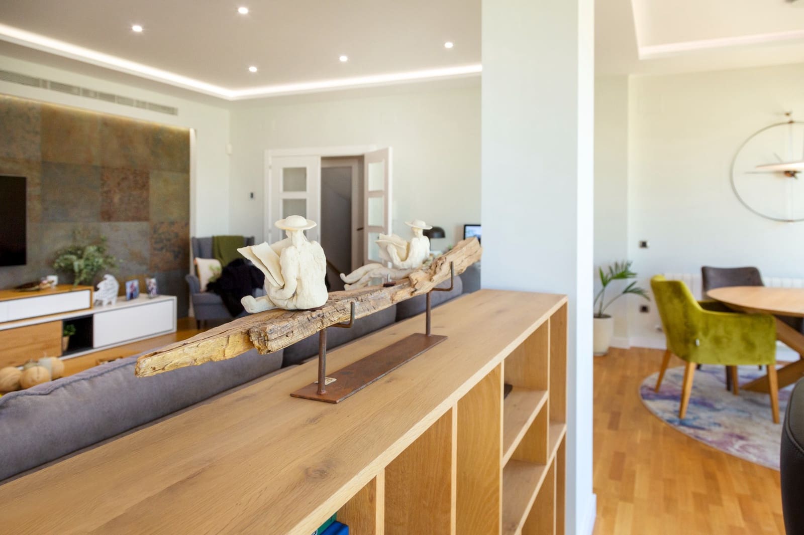 4 makuuhuone Huvila myytävänä paikassa San Vicente / Sant Vicent del Raspeig mukana uima-altaan 
autotalli - 939 000 € (Ref: 9657945)