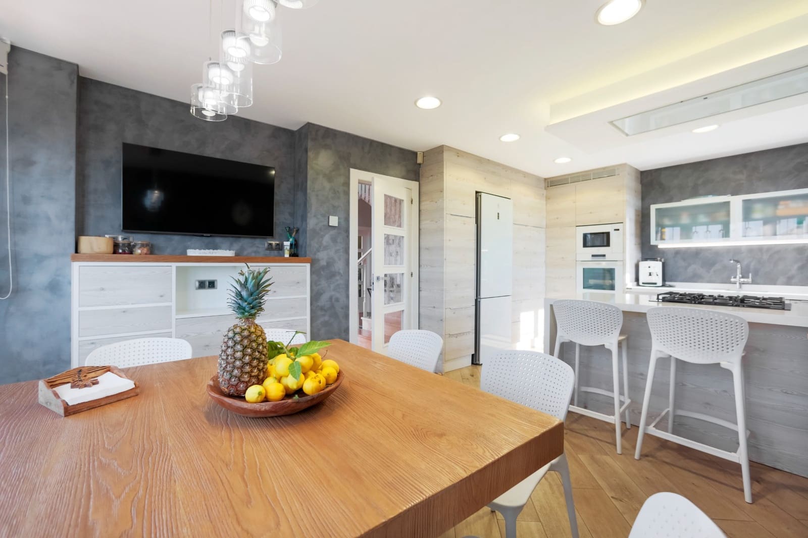 4 makuuhuone Huvila myytävänä paikassa San Vicente / Sant Vicent del Raspeig mukana uima-altaan 
autotalli - 939 000 € (Ref: 9657945)