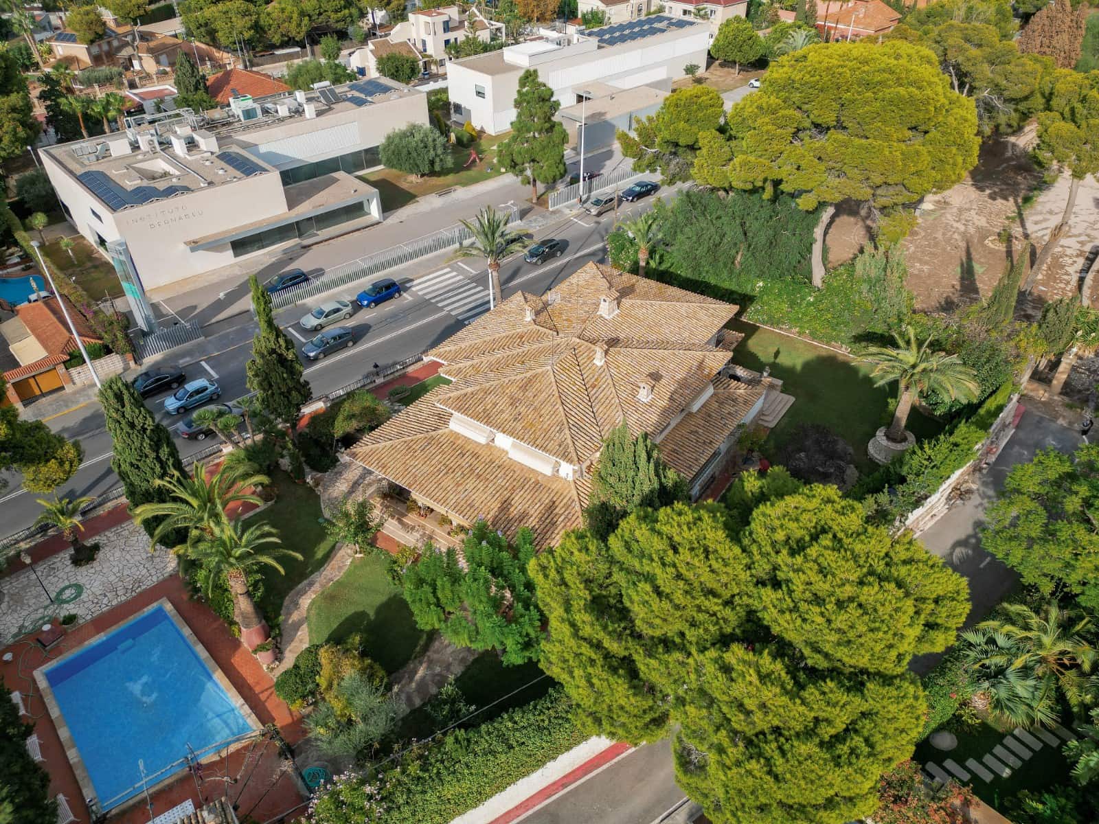 8 Zimmer Villa zu verkaufen in Alicante / Alacant Stadt mit Pool Garage - 1.600.000 € (Ref: 9657954)