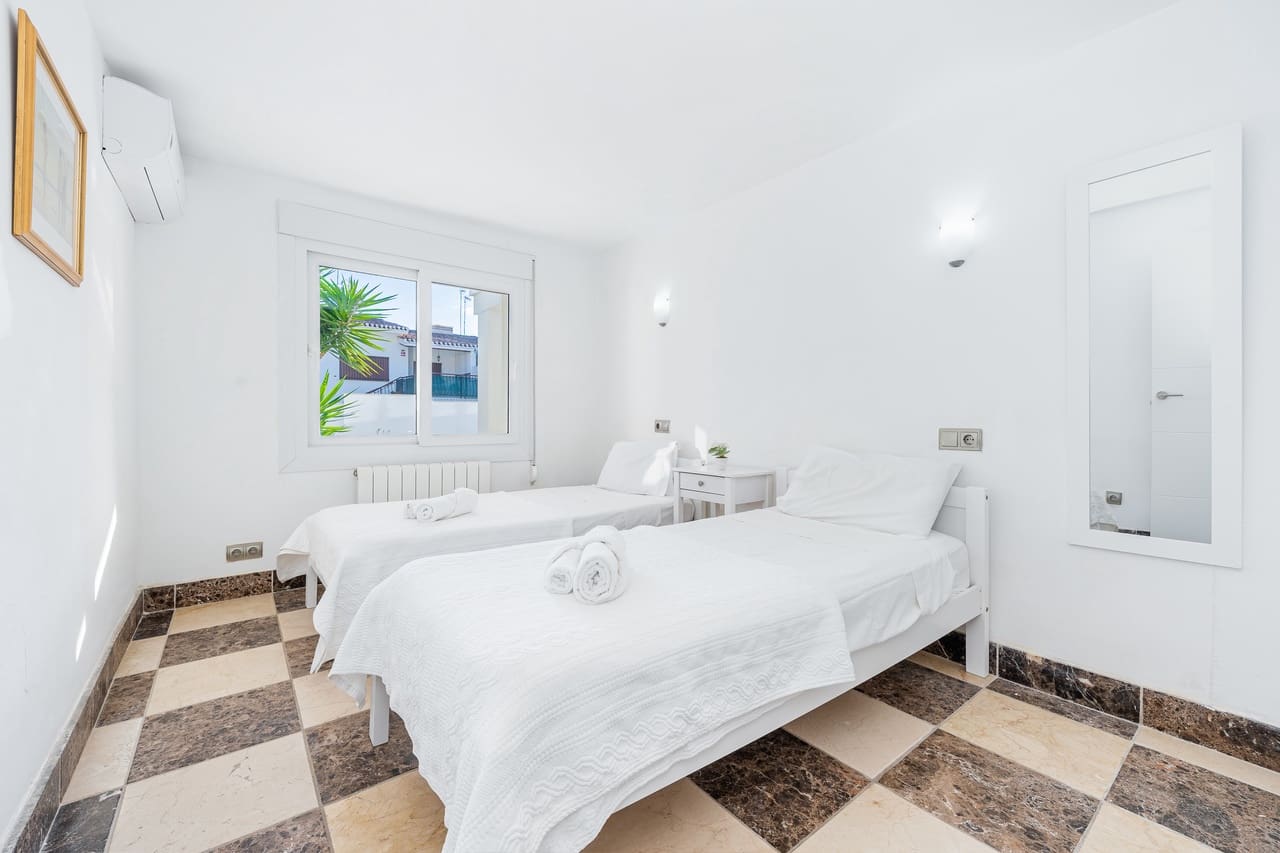 7 Zimmer Villa zu verkaufen in Dehesa de Campoamor mit Garage - 1.350.000 € (Ref: 9657955)