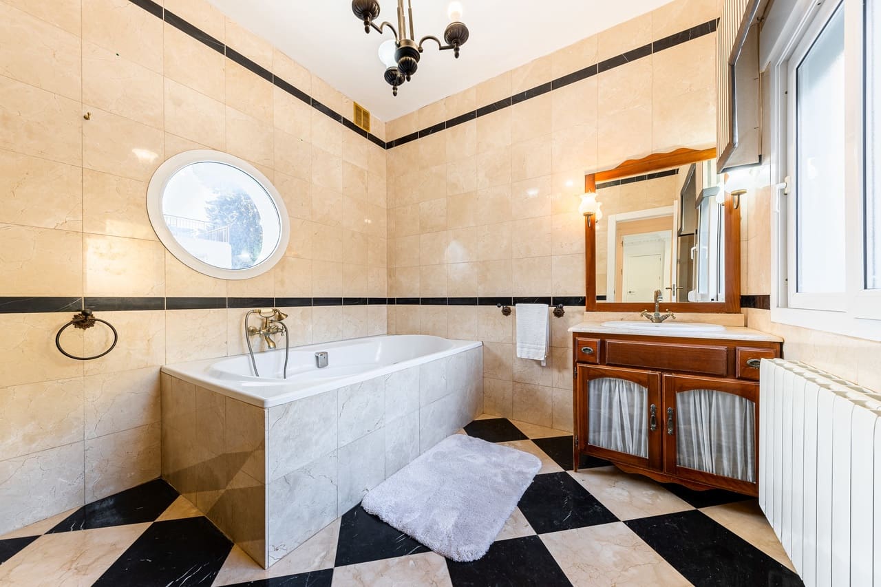 7 Zimmer Villa zu verkaufen in Dehesa de Campoamor mit Garage - 1.350.000 € (Ref: 9657955)