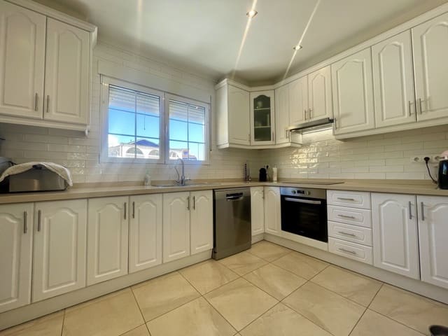 Chalet de 5 habitaciones en San Fulgencio en venta con piscina - 540.000 € (Ref: 9657956)