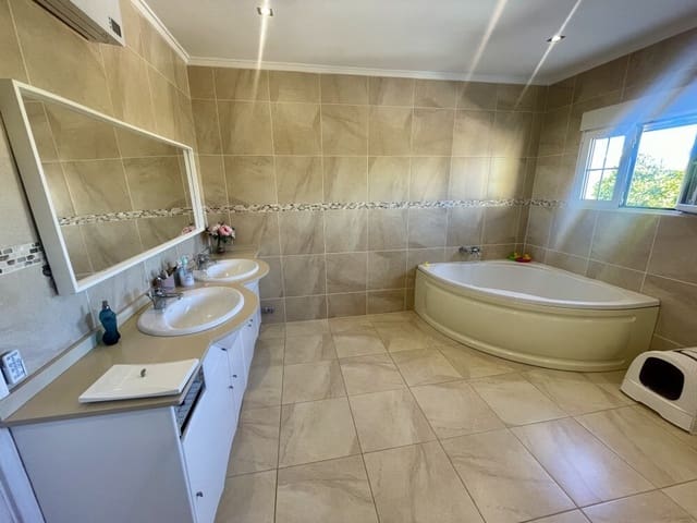 Chalet de 5 habitaciones en San Fulgencio en venta con piscina - 540.000 € (Ref: 9657956)