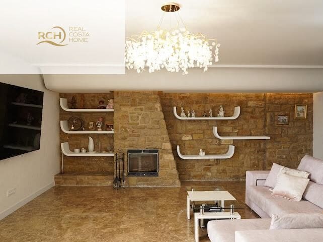 6 bedroom Villa for sale in La Nucia with pool - € 1,090,000 (Ref: 9657959)