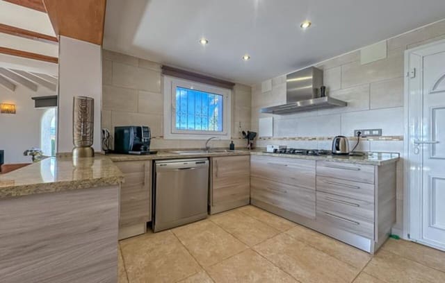 6 Zimmer Villa zu verkaufen in Canuta, Calpe / Calp mit Pool - 749.000 € (Ref: 9657975)