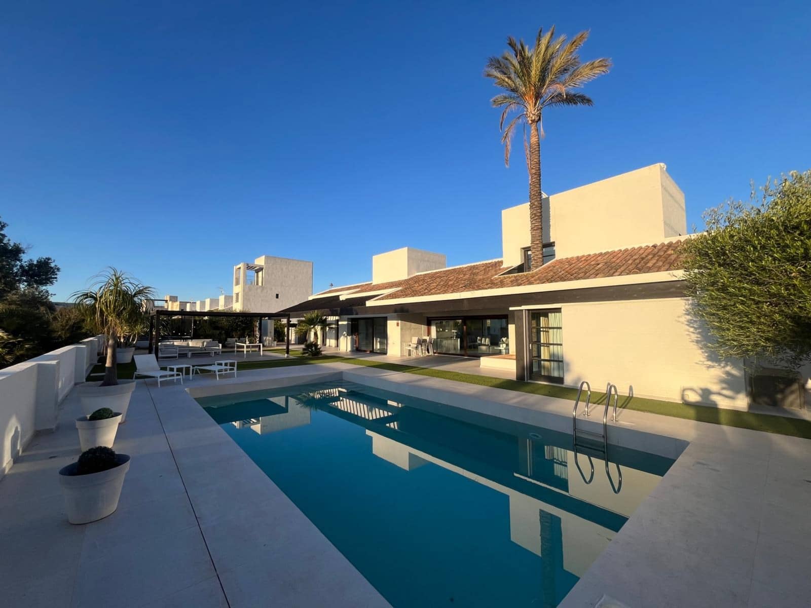 4 bedroom Villa for sale in Avileses with pool garage - € 995,000 (Ref: 9657976)