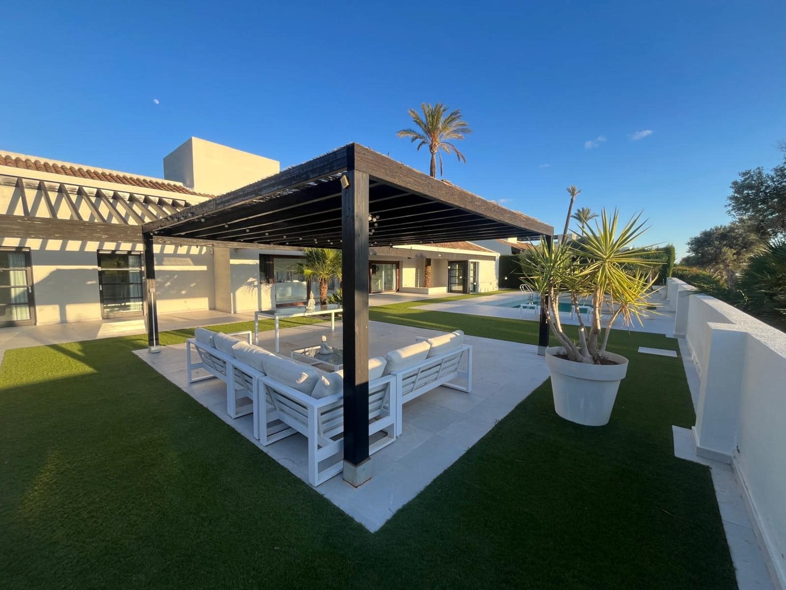 4 bedroom Villa for sale in Avileses with pool garage - € 995,000 (Ref: 9657976)