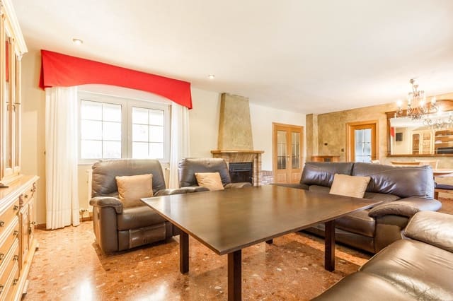 7 quarto Moradia para venda em Yecla com piscina - 600 000 € (Ref: 9657994)