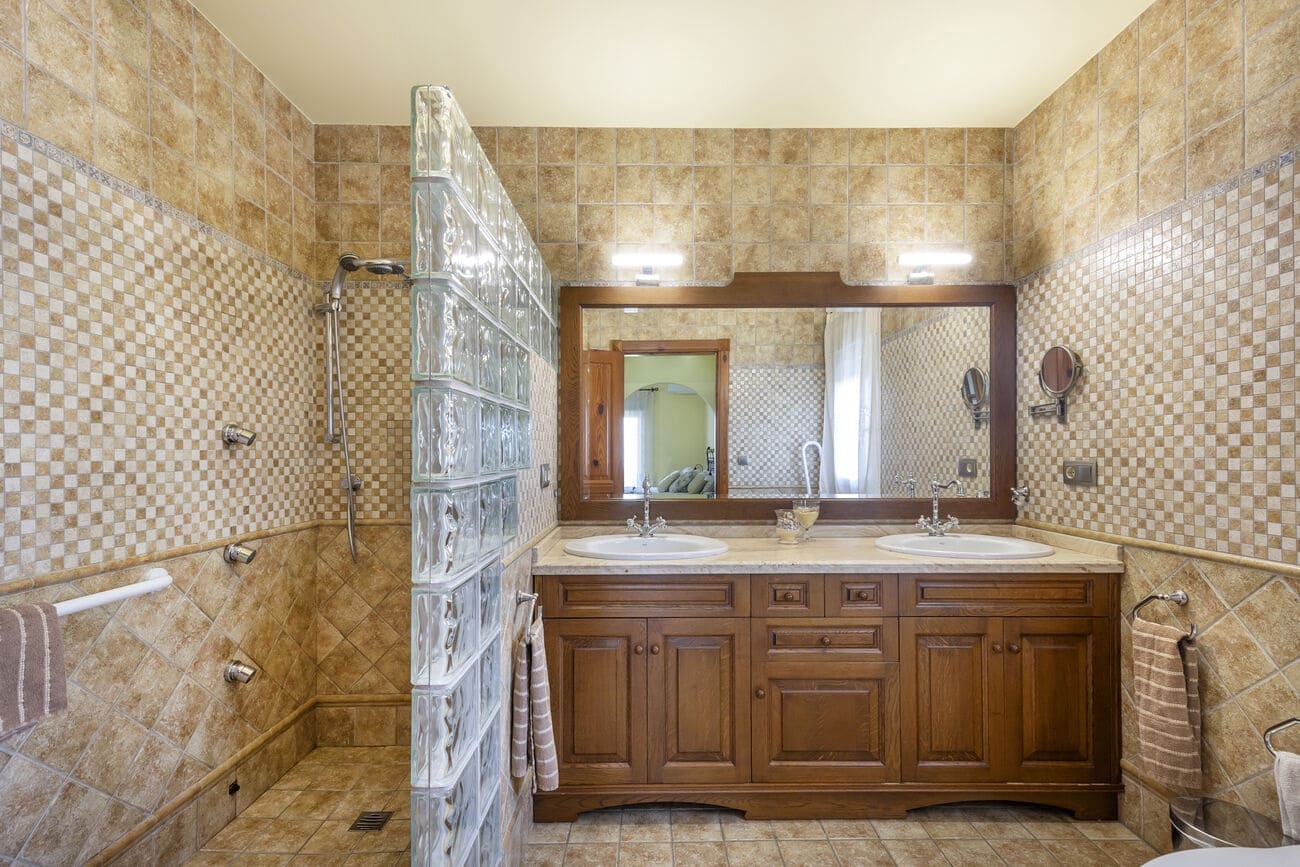 5 Zimmer Villa zu verkaufen in Torrevieja mit Pool - 1.150.000 € (Ref: 9657995)