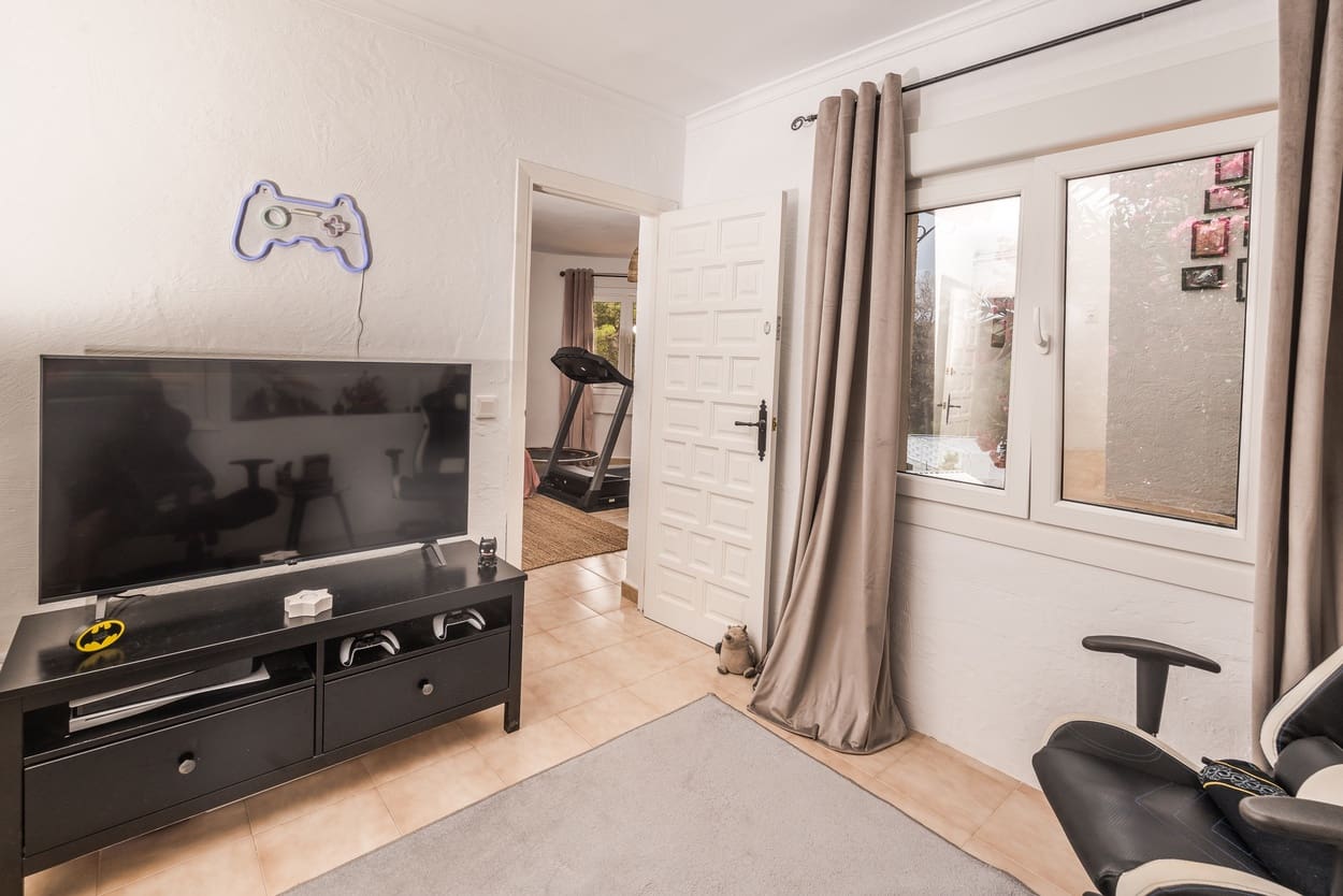 Chalet de 4 habitaciones en Javea / Xàbia en venta con piscina garaje - 799.950 € (Ref: 9657999)