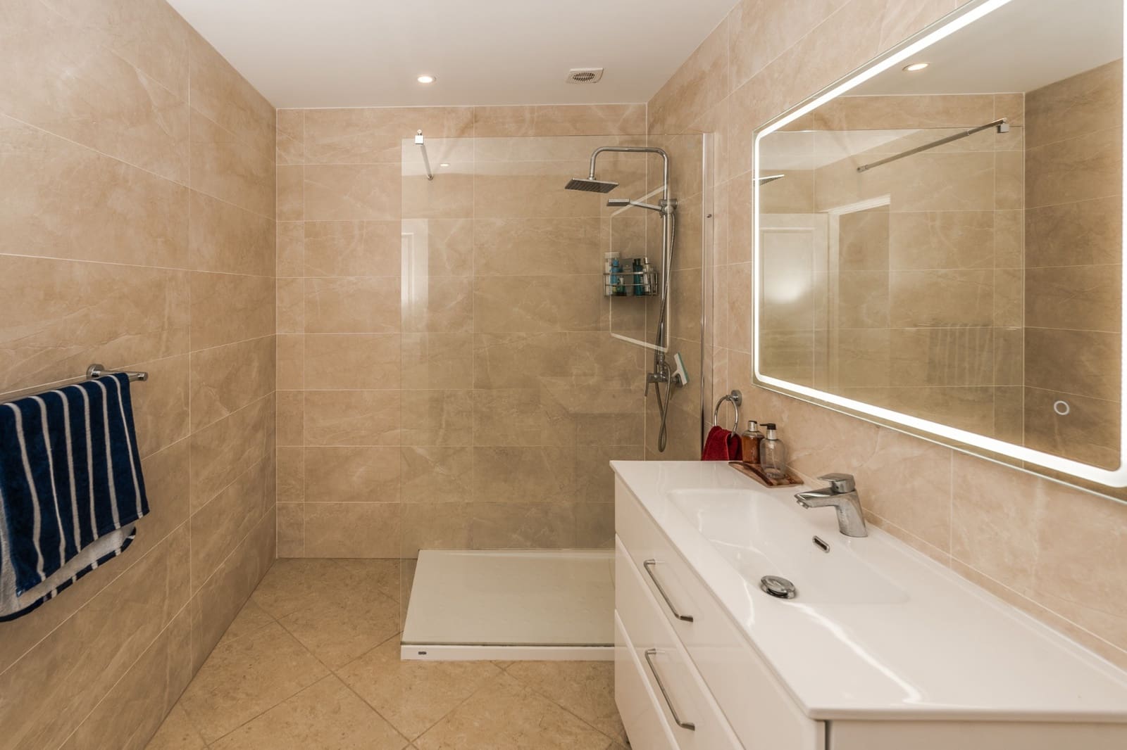 7 bedroom Villa for sale in Benissa with pool garage - € 640,000 (Ref: 9658000)