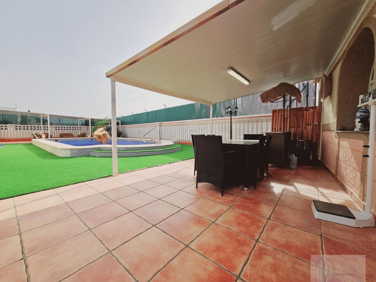 5 soveværelse Villa til salg i Torrevieja med swimmingpool - € 689.000 (Ref: 9658002)