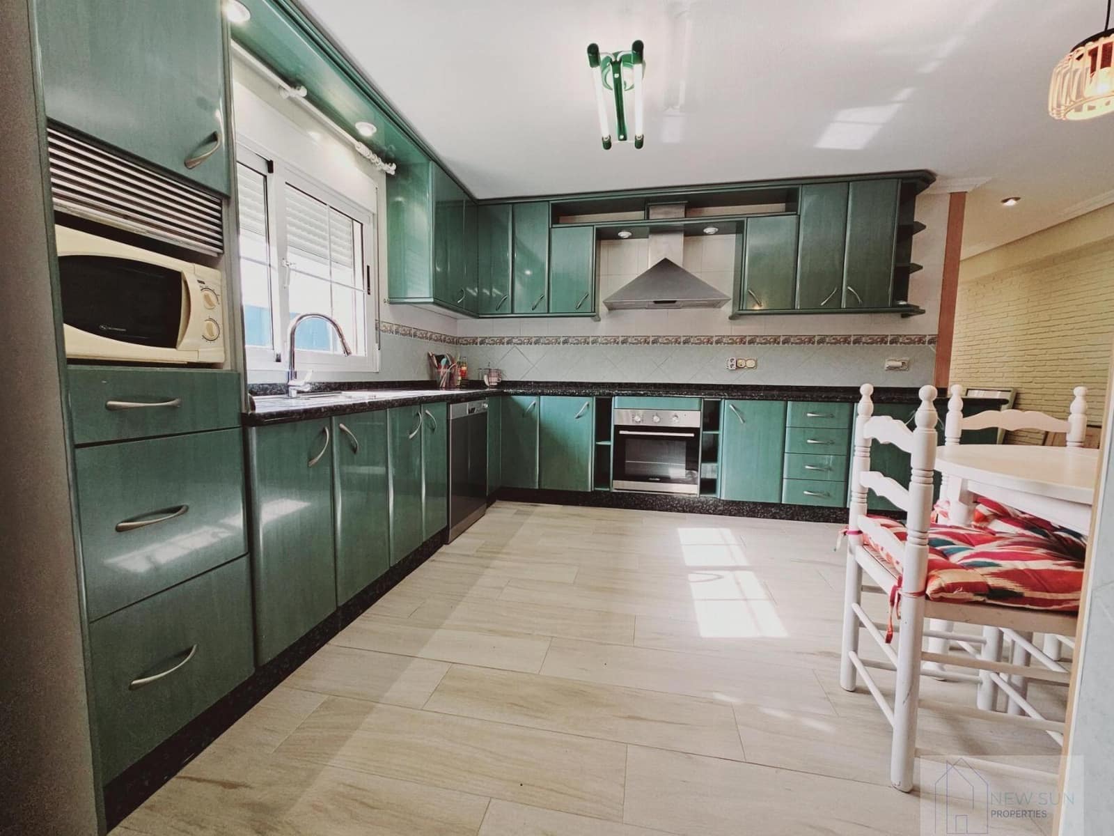 5 soveværelse Villa til salg i Torrevieja med swimmingpool - € 689.000 (Ref: 9658002)