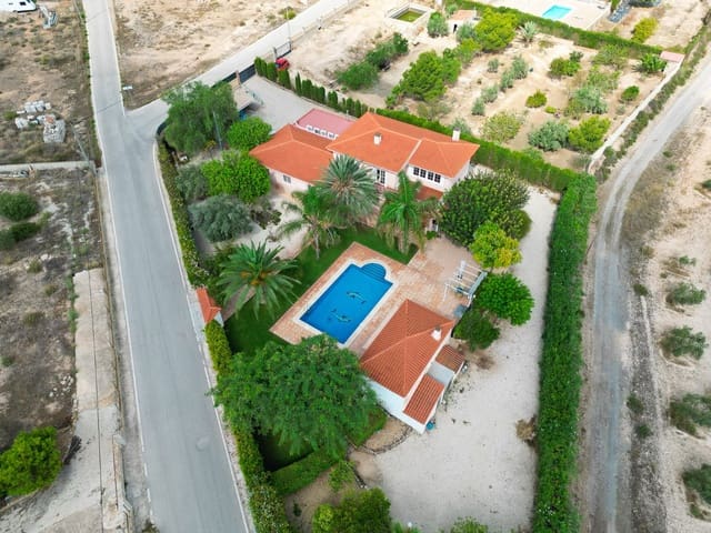6 makuuhuone Huvila myytävänä paikassa San Vicente / Sant Vicent del Raspeig - 895 000 € (Ref: 9658006)