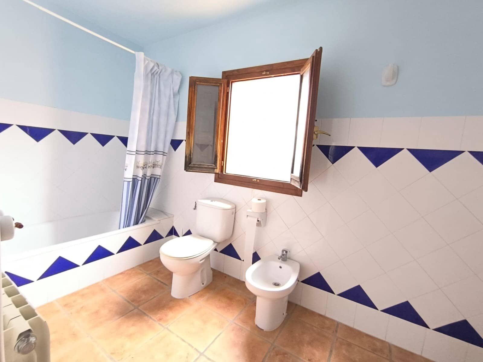 22 bedroom Commercial for sale in Banyeres de Mariola - € 1,750,000 (Ref: 9686018)