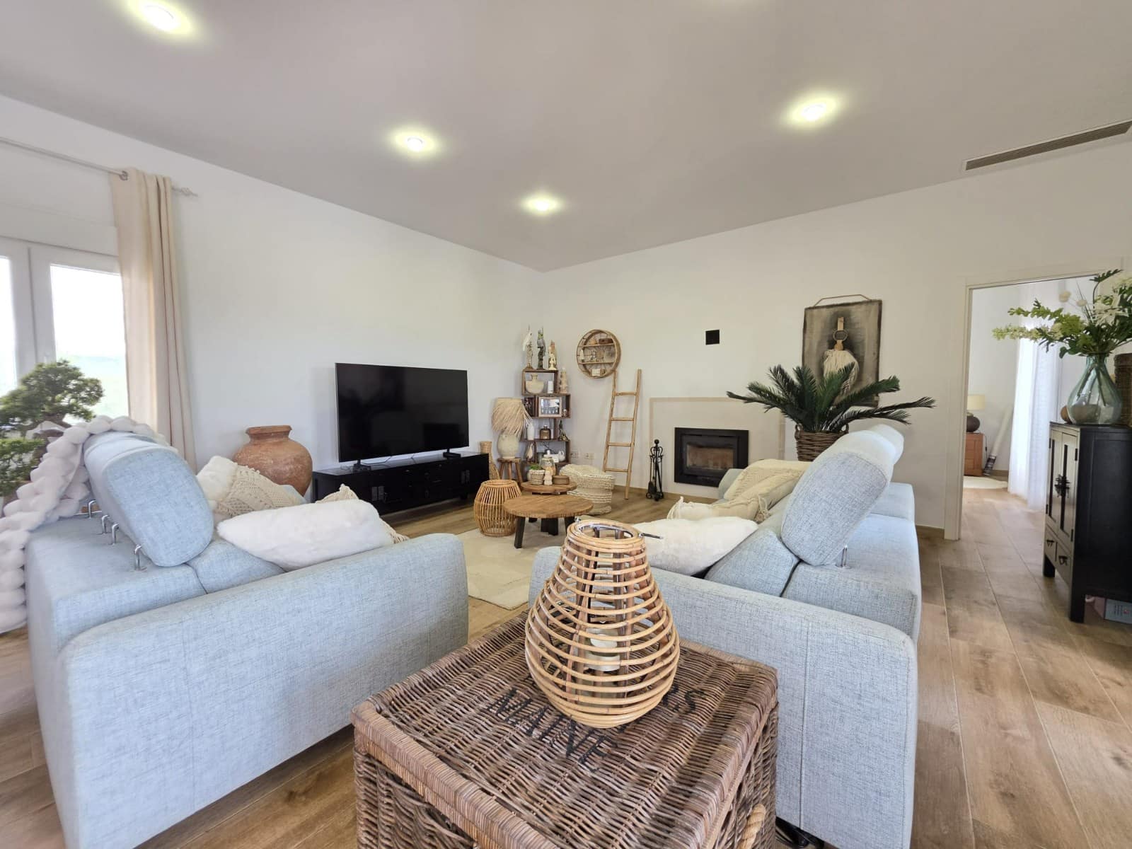 Chalet de 4 habitaciones en Pinoso en venta con piscina - 549.995 € (Ref: 9686019)