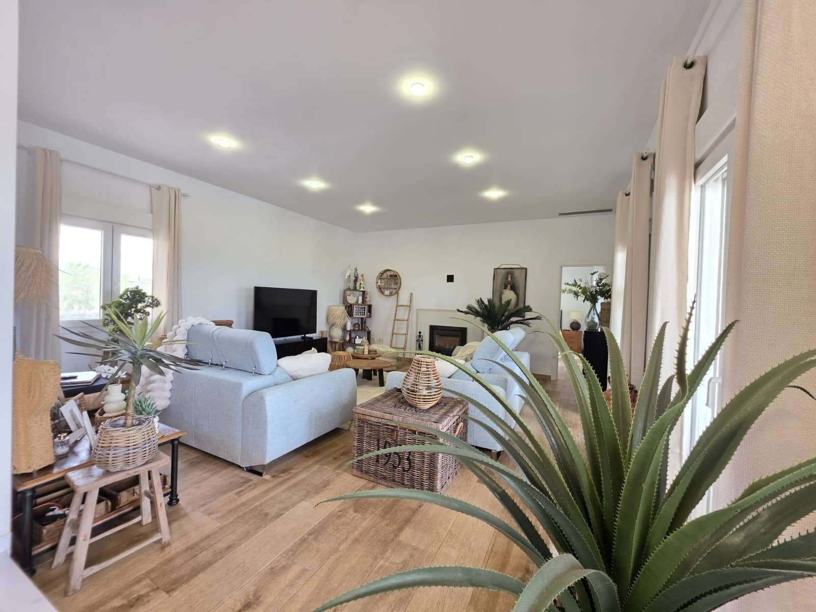 Chalet de 4 habitaciones en Pinoso en venta con piscina - 549.995 € (Ref: 9686019)