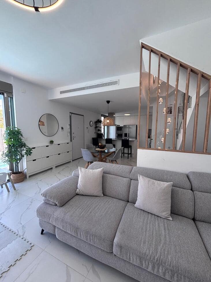 Chalet de 5 habitaciones en Villamartin en venta con piscina garaje - 595.000 € (Ref: 9686021)