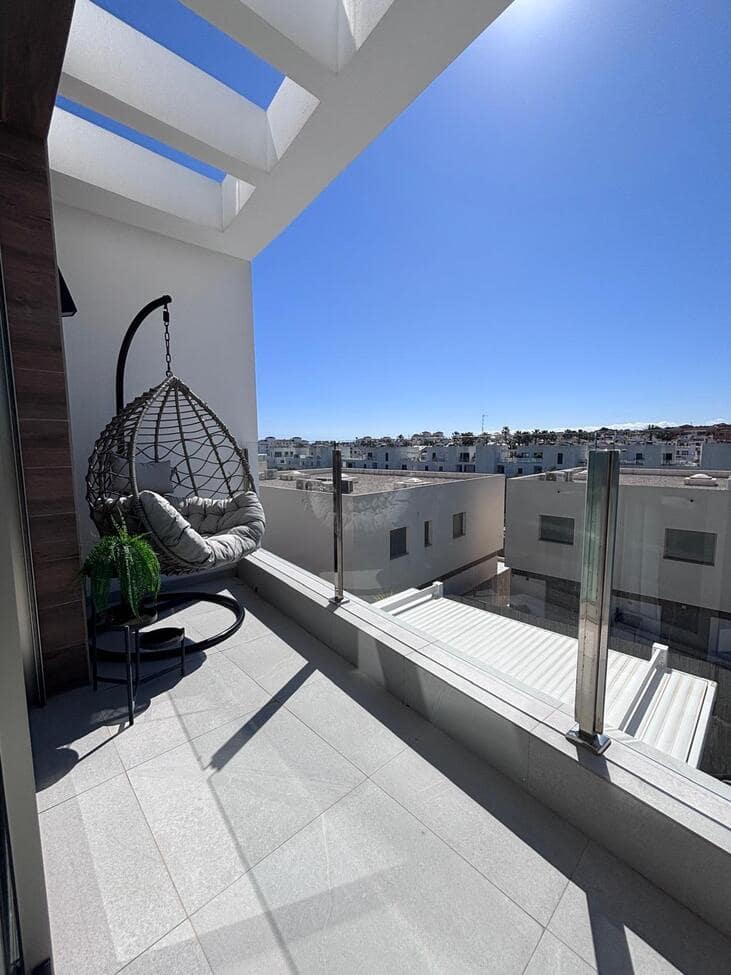 Chalet de 5 habitaciones en Villamartin en venta con piscina - 595.000 € (Ref: 9690449)