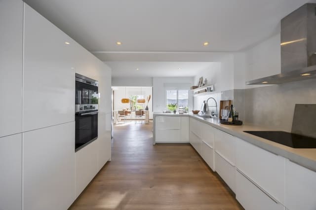 5 bedroom Villa for sale in Montgó - Ermita, Javea / Xàbia with pool - € 1,795,000 (Ref: 9696959)