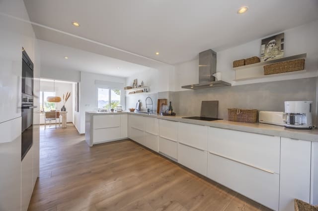 5 bedroom Villa for sale in Montgó - Ermita, Javea / Xàbia with pool - € 1,795,000 (Ref: 9696959)