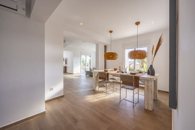 5 bedroom Villa for sale in Montgó - Ermita, Javea / Xàbia with pool - € 1,795,000 (Ref: 9696959)