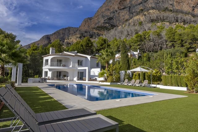 5 bedroom Villa for sale in Montgó - Ermita, Javea / Xàbia with pool - € 1,795,000 (Ref: 9696959)